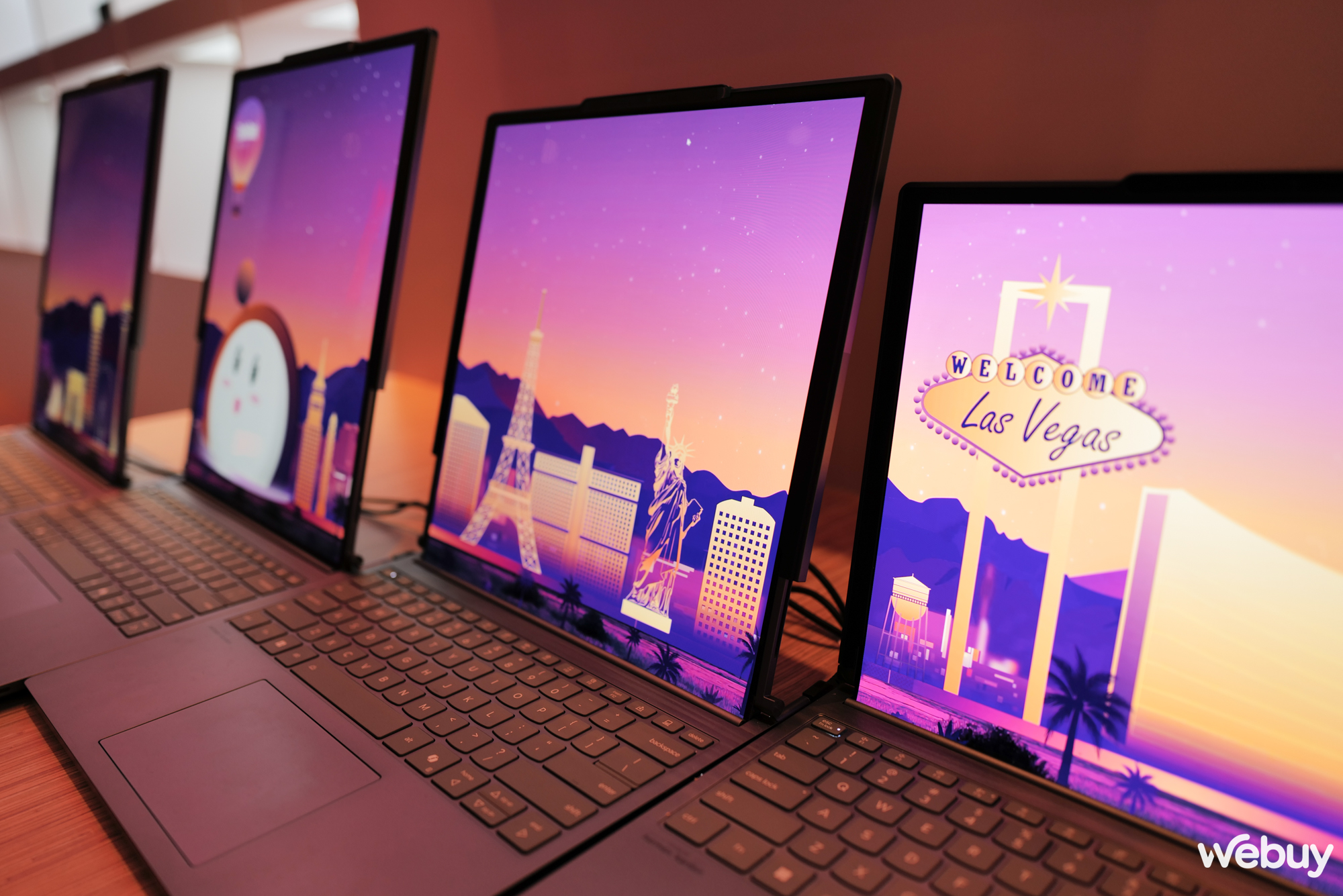 Cận cảnh hai mẫu laptop độc lạ mà Lenovo mang đến CES 2025: Màn hình cuộn tăng 50% kích thước, màn hình xoay mọi hướng và tự theo dõi chuyển động của người dùng- Ảnh 3. Cận cảnh hai mẫu laptop độc lạ mà Lenovo mang đến CES 2025: Màn hình cuộn tăng 50% kích thước, màn hình xoay mọi hướng và tự theo dõi chuyển động của người dùng- Ảnh 3.