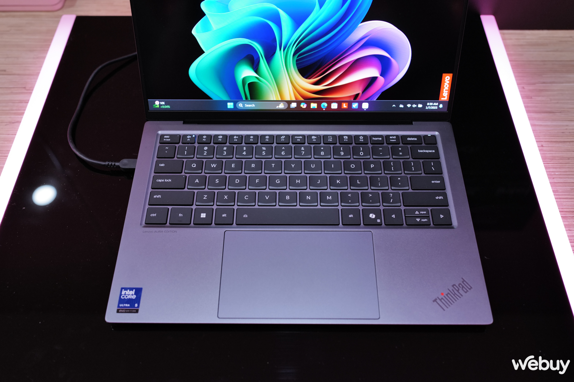 Trên tay Lenovo ThinkPad X9: Dòng ThinkPad hoàn toàn mới với Intel Core Ultra 5 và màn hình OLED 120Hz- Ảnh 7. Trên tay Lenovo ThinkPad X9: Dòng ThinkPad hoàn toàn mới với Intel Core Ultra 5 và màn hình OLED 120Hz- Ảnh 7.