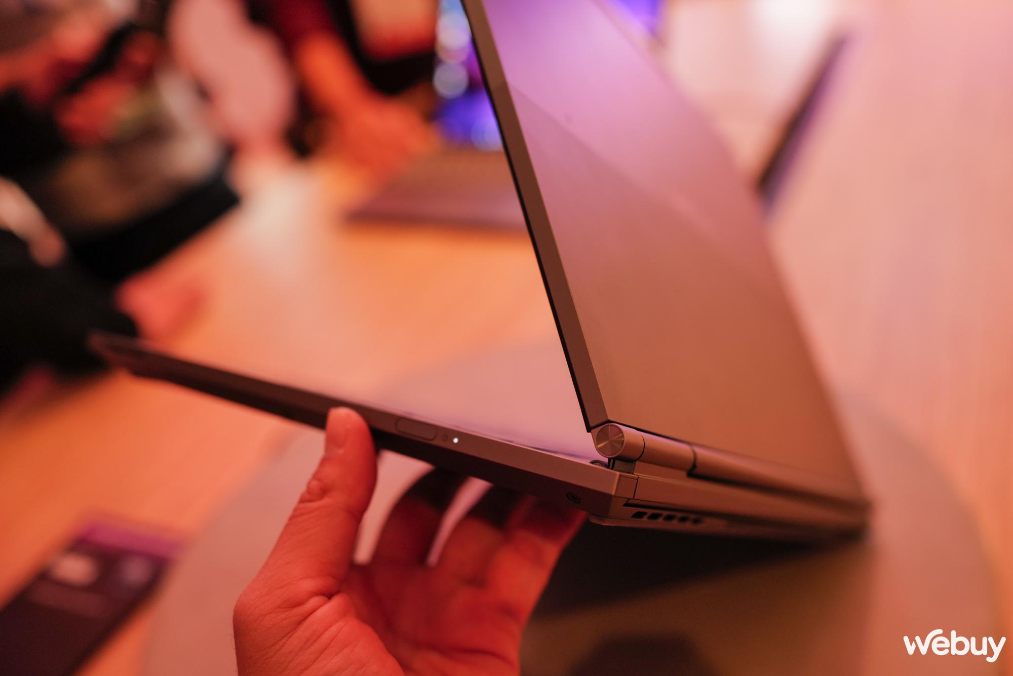 Cận cảnh hai mẫu laptop độc lạ mà Lenovo mang đến CES 2025: Màn hình cuộn tăng 50% kích thước, màn hình xoay mọi hướng và tự theo dõi chuyển động của người dùng- Ảnh 13. Cận cảnh hai mẫu laptop độc lạ mà Lenovo mang đến CES 2025: Màn hình cuộn tăng 50% kích thước, màn hình xoay mọi hướng và tự theo dõi chuyển động của người dùng- Ảnh 13.