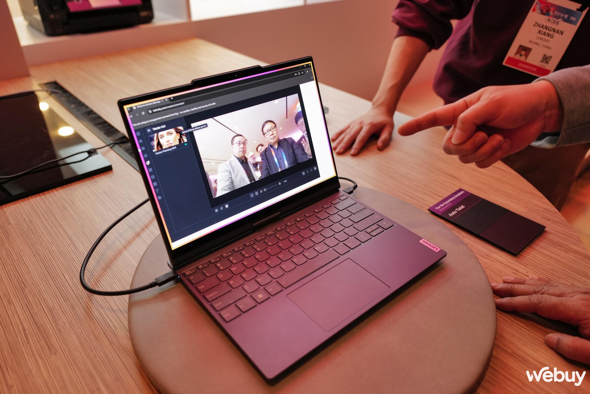 Cận cảnh hai mẫu laptop độc lạ mà Lenovo mang đến CES 2025: Màn hình cuộn tăng 50% kích thước, màn hình xoay mọi hướng và tự theo dõi chuyển động của người dùng- Ảnh 18. Cận cảnh hai mẫu laptop độc lạ mà Lenovo mang đến CES 2025: Màn hình cuộn tăng 50% kích thước, màn hình xoay mọi hướng và tự theo dõi chuyển động của người dùng- Ảnh 18.