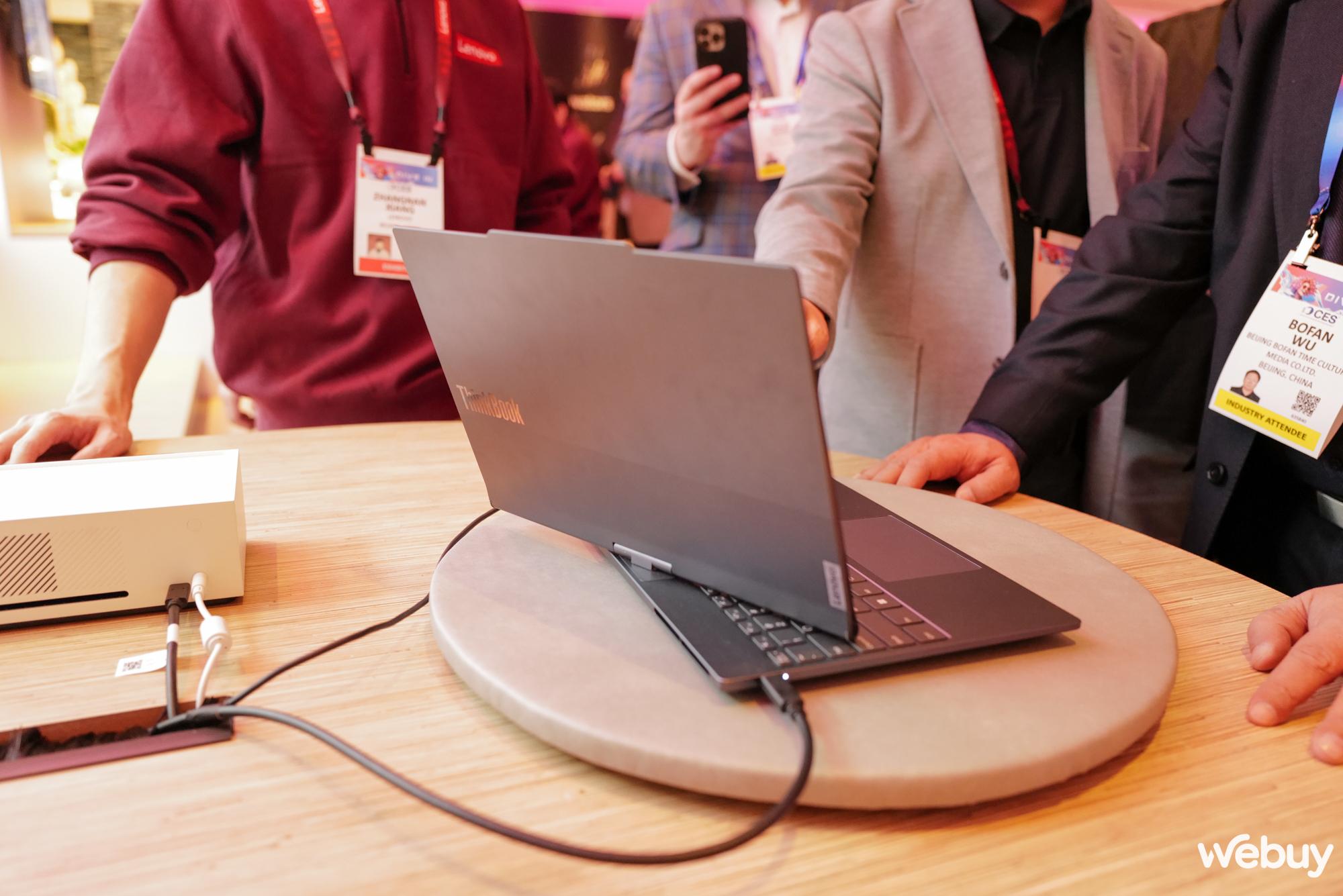 Cận cảnh hai mẫu laptop độc lạ mà Lenovo mang đến CES 2025: Màn hình cuộn tăng 50% kích thước, màn hình xoay mọi hướng và tự theo dõi chuyển động của người dùng- Ảnh 20. Cận cảnh hai mẫu laptop độc lạ mà Lenovo mang đến CES 2025: Màn hình cuộn tăng 50% kích thước, màn hình xoay mọi hướng và tự theo dõi chuyển động của người dùng- Ảnh 20.