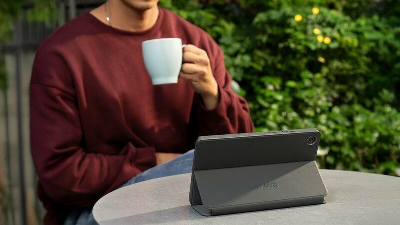 Lenovo Tab One_Outdoor_2_ko lo go.jpg