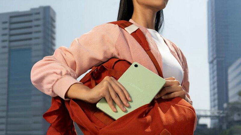 Lenovo Tab One_Travel_2_ko lo go.jpg